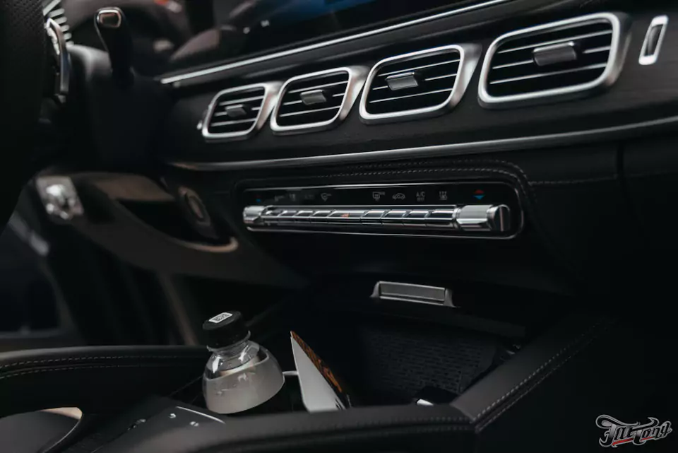 Окрас деталей Mercedes GLS после некачественных работ, оклейка полиуретаном, окрас дисков и суппортов, антихром, комплекс детейлинг-услуг
